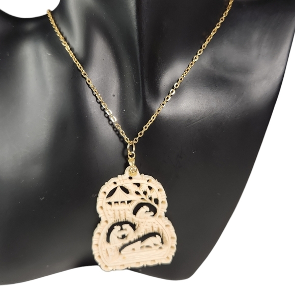 Vintage Hand Carved Bone Japanese Pendant - Picture 2 of 9